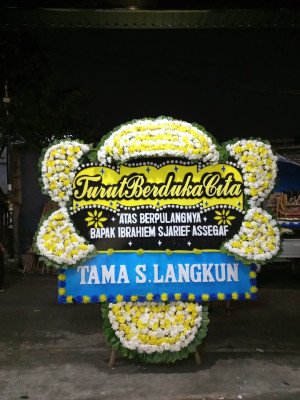 Papan Bunga Duka di Kampung Apar